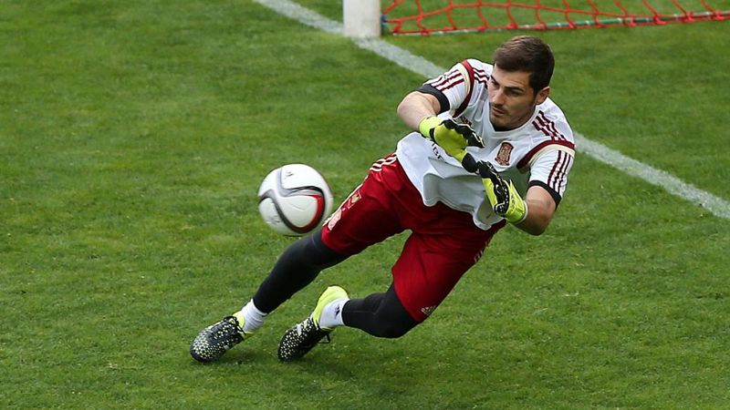 El dominio del juego y el pie de Casillas, regalos para el centenario de Del Bosque