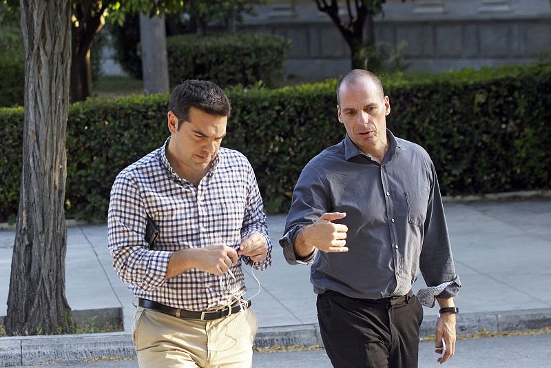 Varufakis asegura que aceptaría cualquier acuerdo que incluyese una reestructuración de deuda