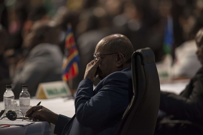 Sudáfrica ignora a su Justicia y a la Corte Penal Internacional y deja marchar al presidente Sudán