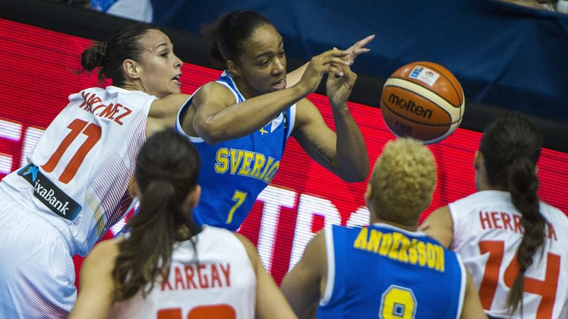 España sufre ante Suecia para mantener el pleno de triunfos (64-60)