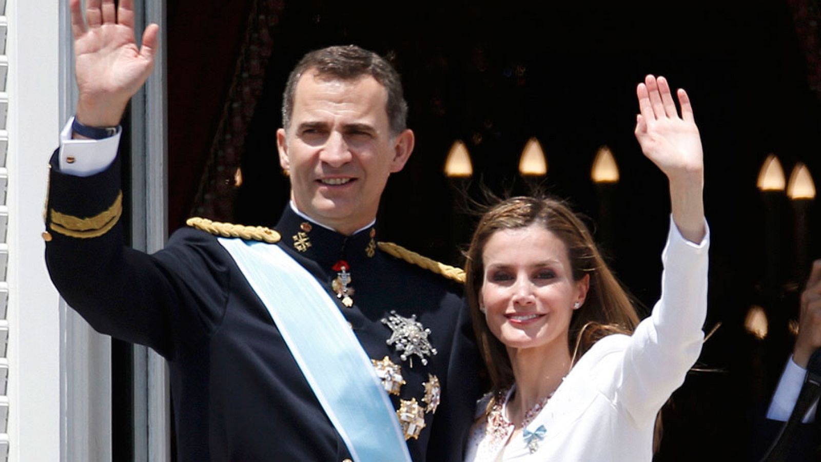 El rey se ha propuesto liderar la senda de la regeneración