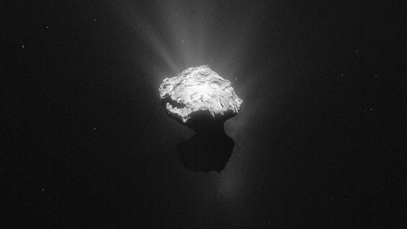 La superficie del cometa 67P, compuesta por mismo material que el Sistema Solar