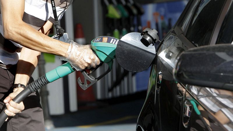 El precio de la gasolina sigue subiendo, supera los 1,33 euros y marca otro máximo anual
