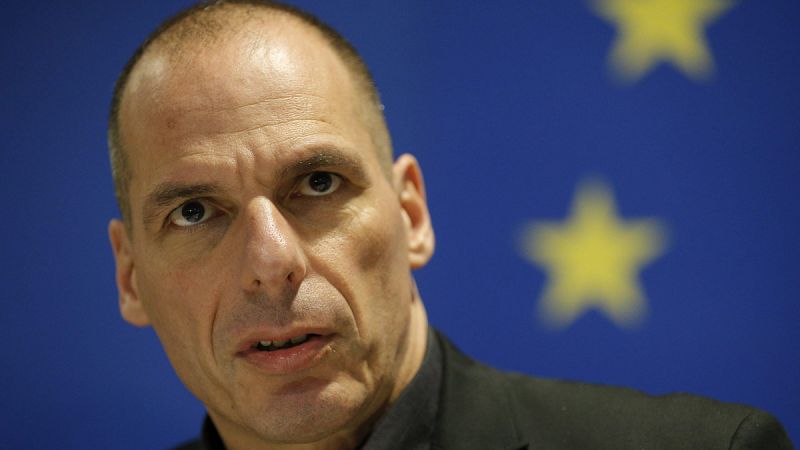 Varufakis dice que el Eurogrupo está "peligrosamente cerca" de aceptar la salida accidental de Grecia