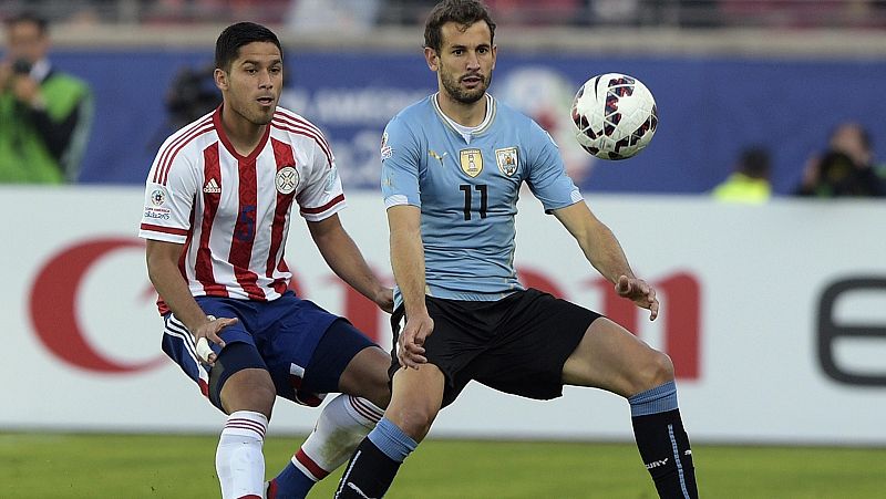 Uruguay y Paraguay firman tablas y pasan a cuartos de final
