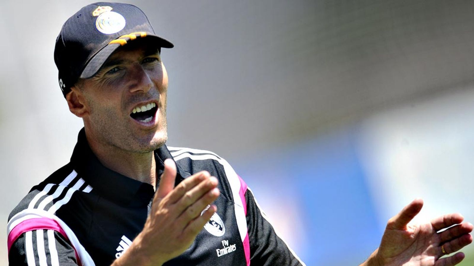 El exfutbolista francés Zinédine Zidane reconoce que habría "aceptado" haber sido el elegido para entrenar al Real Madrid tras el despido de Carlo Ancelotti, pero que el club pensó quizás que no era "el momento".