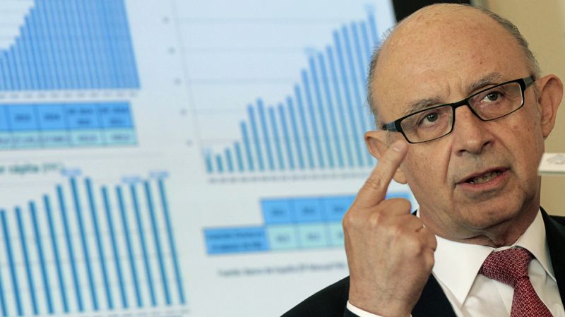 El Gobierno estudia devolver a los funcionarios parte de la paga extra suspendida en 2012