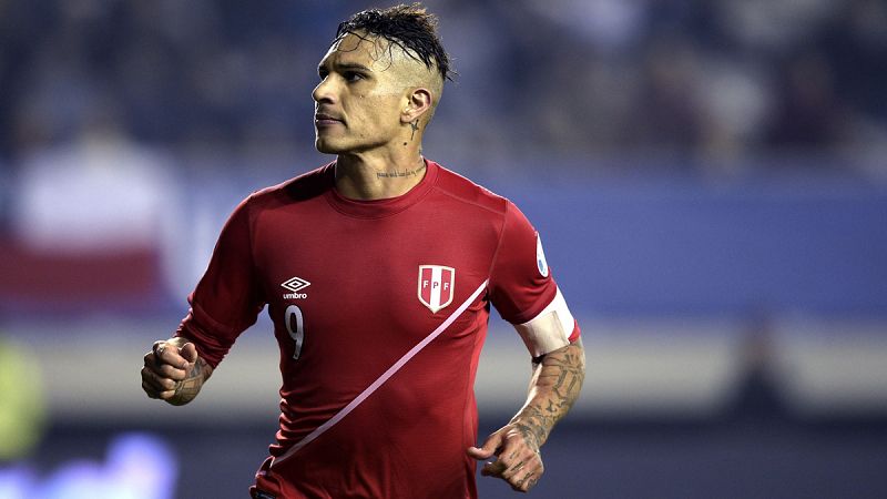 Un triplete de Paolo Guerrero otorga a Perú el pase a las semifinales