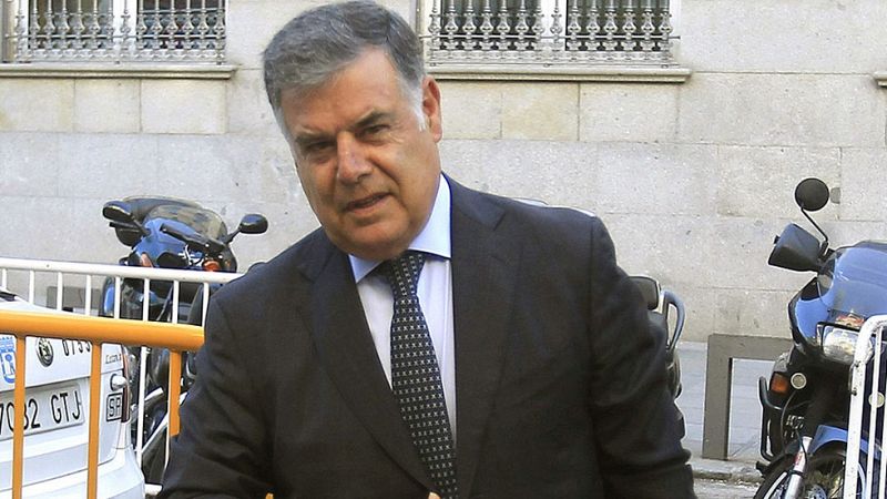 José Antonio Viera abandona el PSOE y no entrega su acta de diputado