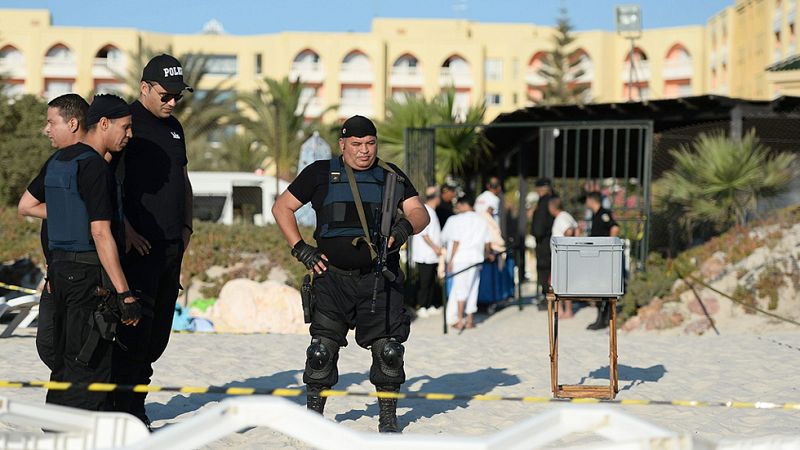 Túnez cerrará cerca de 80 mezquitas como medida de seguridad tras en atentado en el hotel español