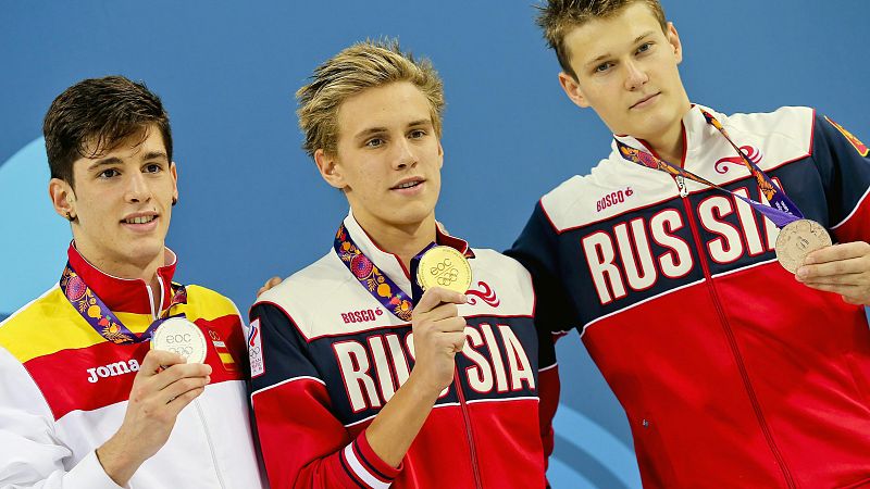 Plata para Lozano en 100 mariposa; Pablo Abián, a la final de bádminton