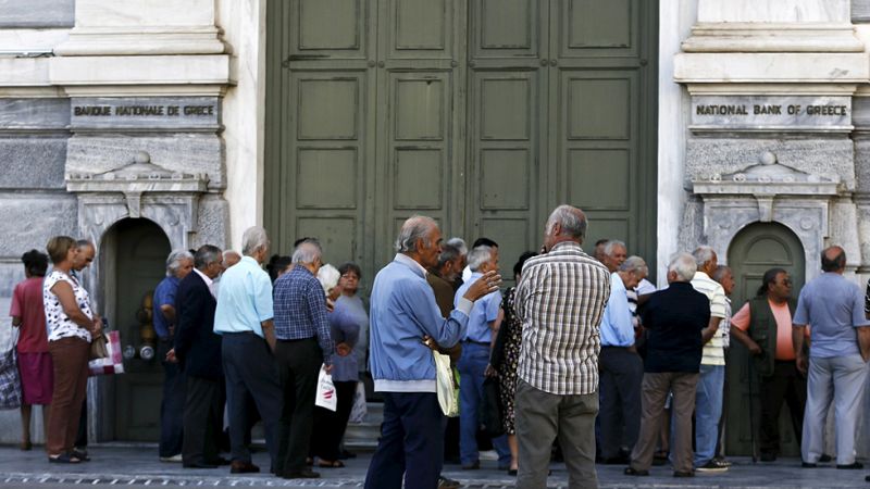 Grecia ordena el cierre de sus bancos durante seis días y establece un límite de efectivo de 60 euros