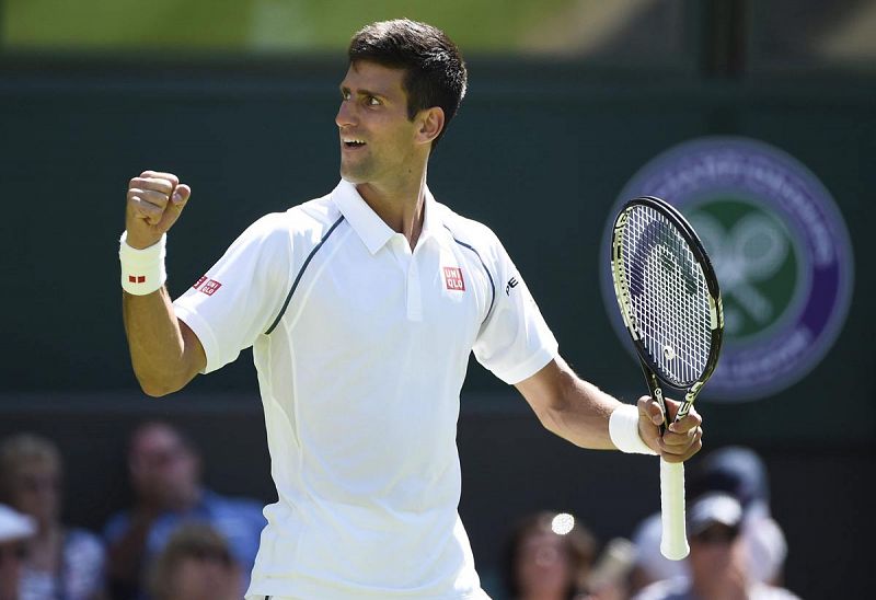 Djokovic abre la pista central de Wimbledon derrotando a Kohlschreiber