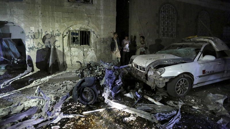 Al menos 28 muertos en un ataque con coche bomba del EI en Saná