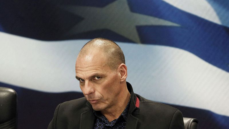 Varufakis: Atenas estudia medidas legales para bloquear la salida griega del euro