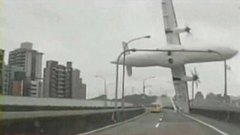 El piloto del avión que se estrelló en Taiwán en febrero: "He tirado de la palanca equivocada"