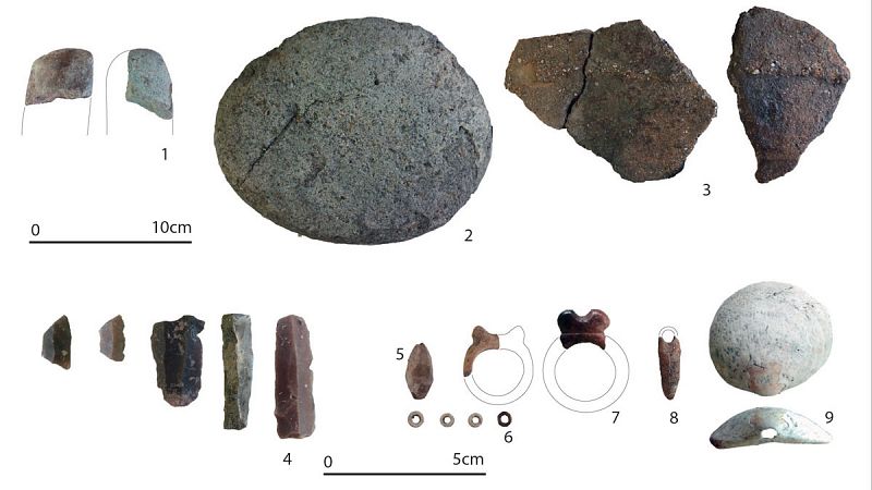 Hallan sortijas de hueso y collares de concha en el yacimiento neolítico de La Draga, en Girona