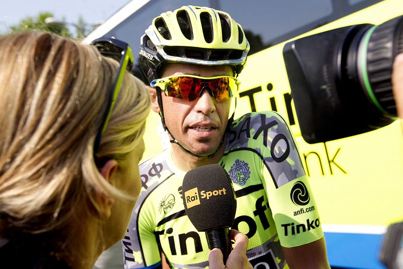 Contador: "Lo primordial es no caerse en la primera semana"