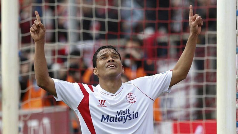 Bacca se marcha del Sevilla y ficha por el Milan