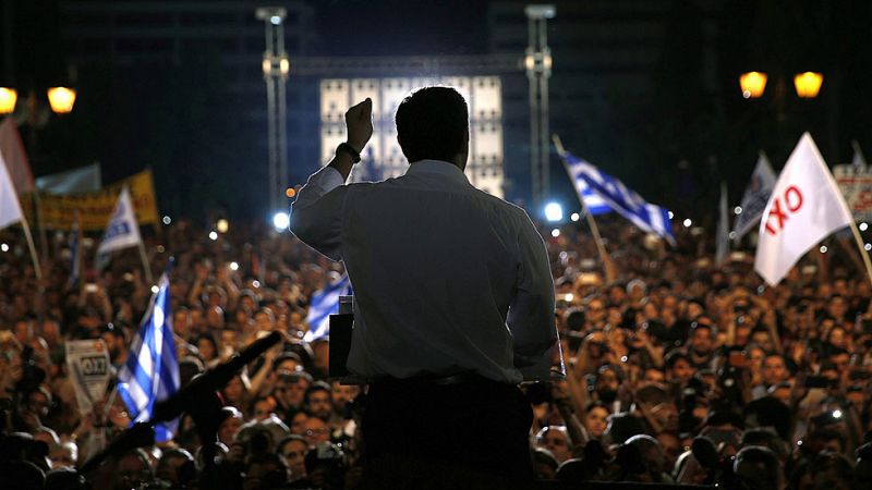 Miles de griegos, divididos ante el referéndum del domingo, se manifiestan en Atenas