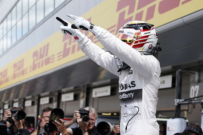 Hamilton logra en Silverstone su 'pole position' número 46, su octava del año