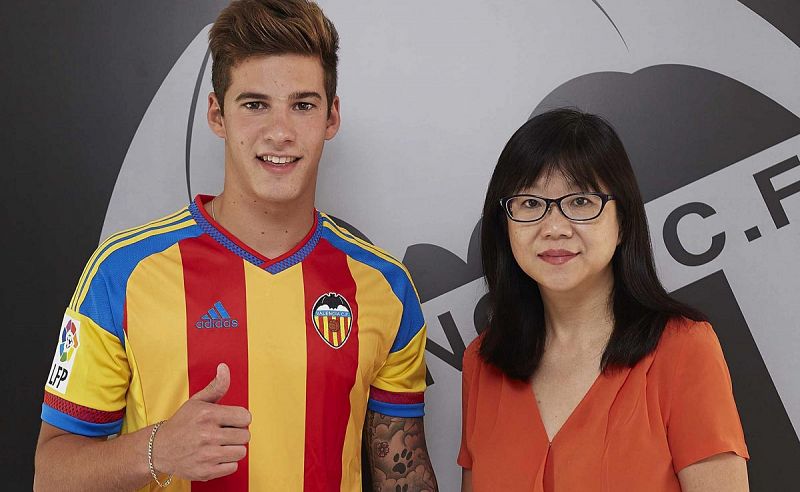 Santi Mina firma con el Valencia hasta el 30 de junio de 2021