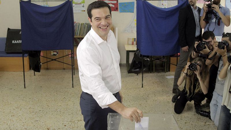 Tsipras vota en Atenas: el pueblo griego "toma en sus manos su destino"
