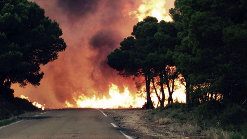 El incendio de Luna arrasa ya casi 8.000 hectáreas y se controla por zonas