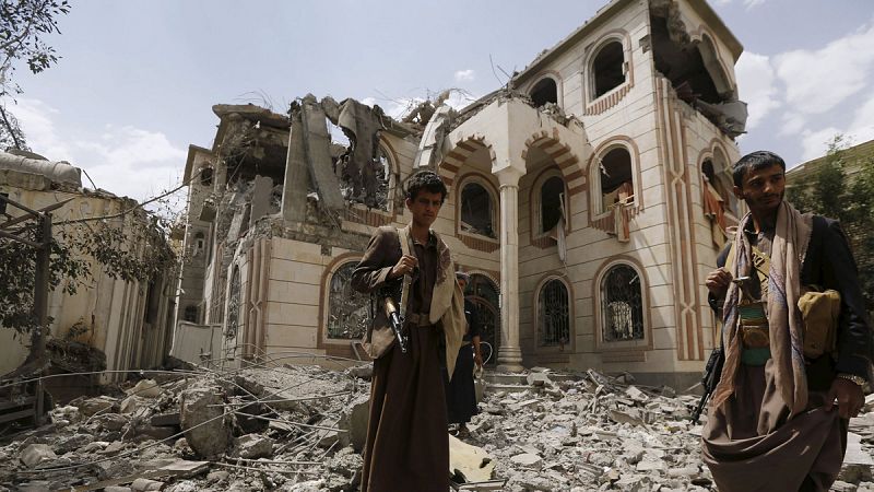 Los bombardeos de la coalición árabe en Yemen dejan 200 muertos en su jornada más sangrienta
