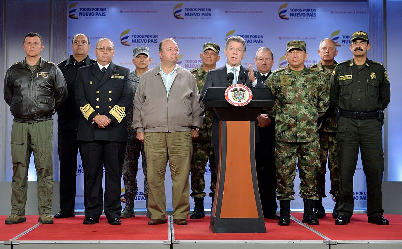 Santos reforma la cúpula militar colombiana ante una oleada de atentados de las FARC