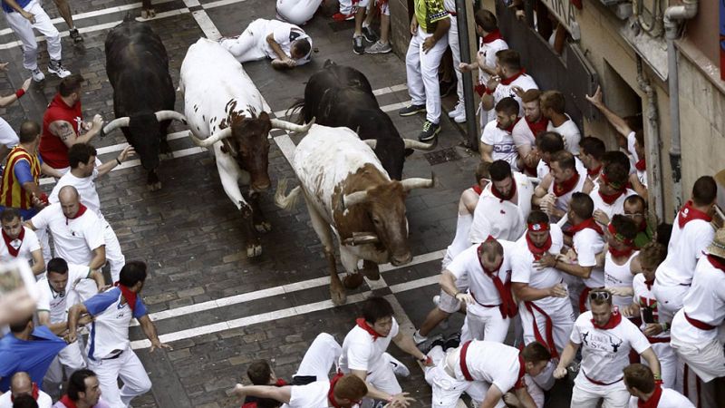 Tres heridos por asta de toro en un primer encierro de San Fermín 2015 rápido y accidentado