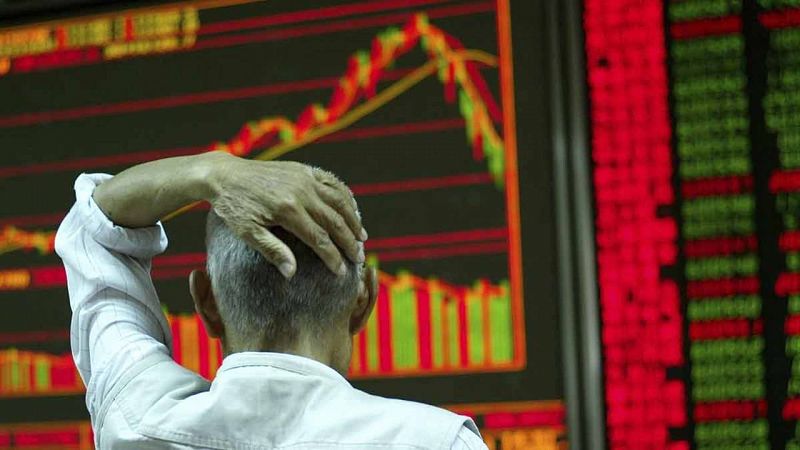 La Bolsa de Shanghái se hunde otro 5,9% pese a las medidas de Pekín para estabilizar los mercados
