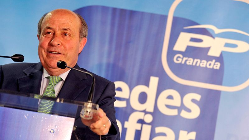 El alcalde de Granada: "Las mujeres, cuanto más desnudas, más elegantes, y los hombres, cuanto más vestidos"