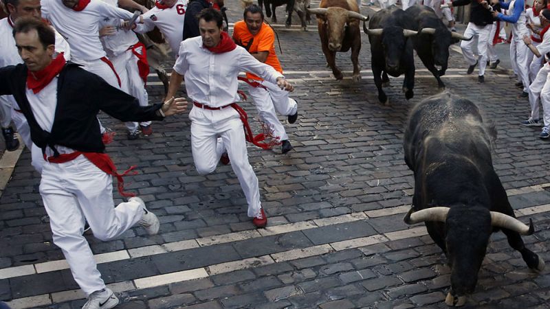 Séptimo encierro de San Fermín 2015 muy rápido y accidentado con toros de Garcigrande