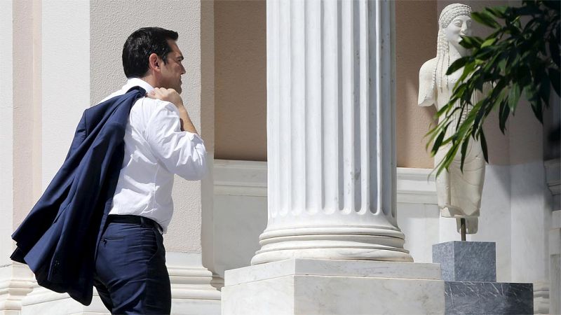 Tsipras dice que ha "luchado hasta el final" y que el tercer rescate "permitirá a Grecia recuperarse"