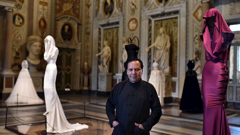 80 vestidos de Azzedine Alaïa dialogan con el arte de la galería Borghese