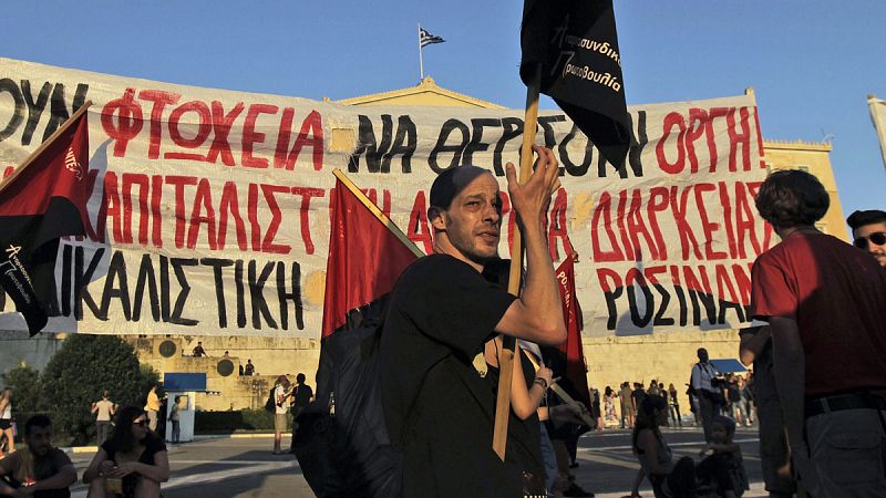 Los sindicatos públicos griegos convocan una huelga de 24 horas en contra del acuerdo con los acreedores