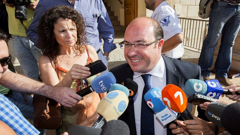 El presidente de Murcia recibe la querella del fiscal contra él por la construcción de un auditorio