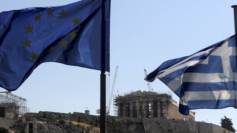El Eurogrupo da su visto bueno a negociar el tercer rescate a Grecia y ultima el crédito puente para el país