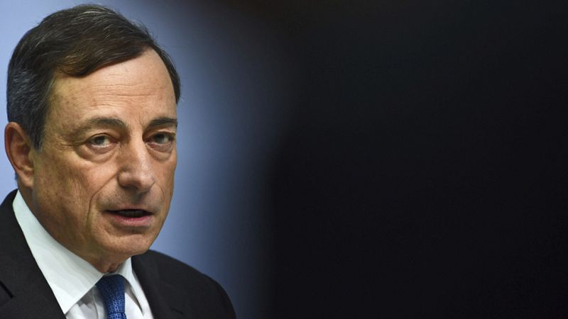 Draghi eleva la línea de emergencia a la banca griega y ve "indiscutible" la necesidad de reestructurar la deuda