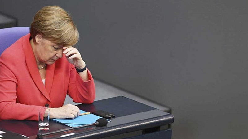 El Bundestag aprueba negociar el tercer rescate de Grecia y Merkel admite que es "duro" para ambas partes