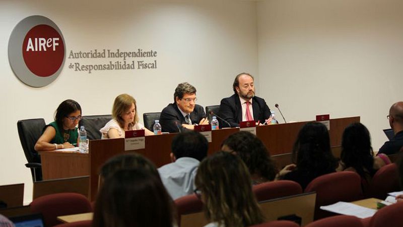 La Autoridad Fiscal prevé que once CC.AA. incumplirán el objetivo de déficit este año