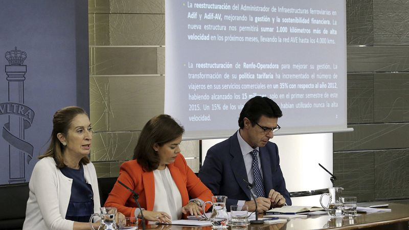La ministra de Fomento anuncia que habrá un billete único que combine tren y avión
