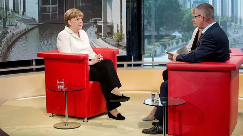 Merkel cierra la polémica de la salida de Grecia del euro y apuesta por "mirar hacia delante"
