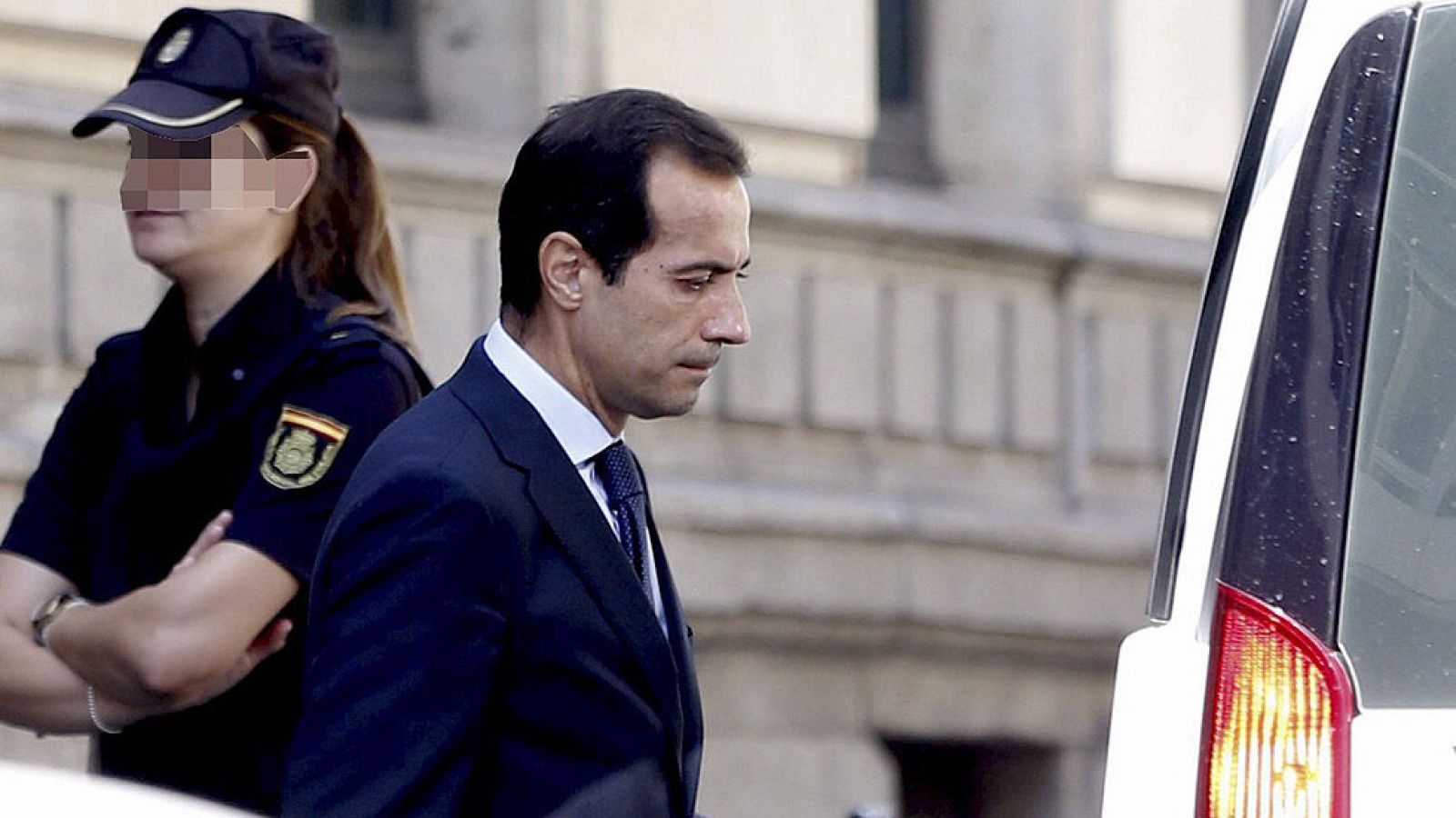 El juez retira el pasaporte al exconsejero Salvador Victoria por "favorecer" a la red Púnica