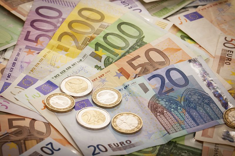 España capta 4.185 millones de euros y vuelve a cobrar por las letras a tres meses