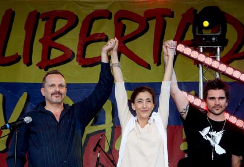 Betancourt, Juanes y Miguel Bosé claman por la libertad y la paz en un concierto en París