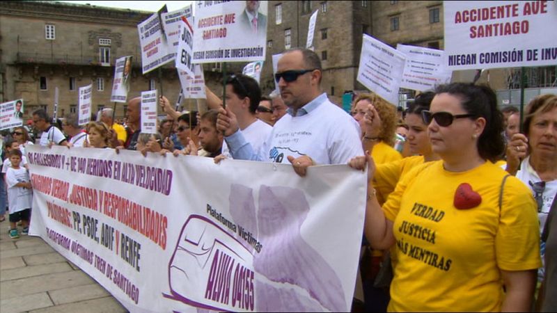 Las víctimas del accidente de Santiago se concentran para reclamar "justicia" dos años después