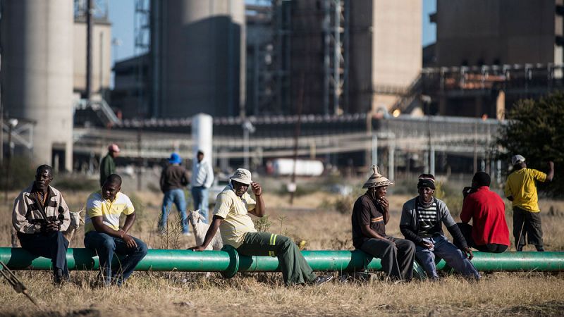 La minera Lonmin suprimirá 6.000 empleos en Sudáfrica por la caída del precio de las materias primas