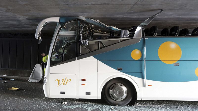 Seis españoles heridos graves al empotrarse un autobús en un tunel en el norte de Francia